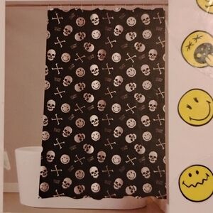 🆕 Skulls and Cross Bones Shower Curtain by Smiley World, NIP